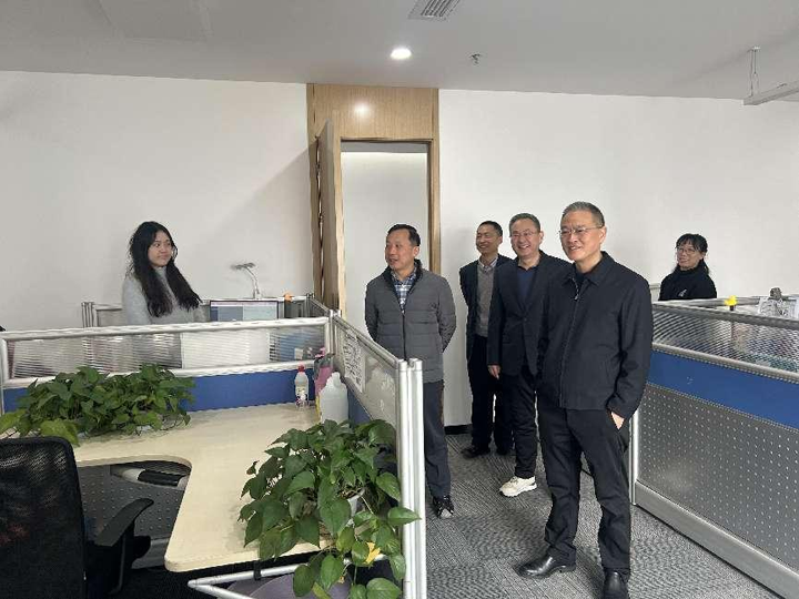 朱杰斌、程三平、汤曙光 亲切看望慰问公(gōng)司党员干部职工(gōng)｜向各级领导、股东单位领导、广大消费者和公(gōng)司广大党员干部职工(gōng)恭贺新(xīn)年