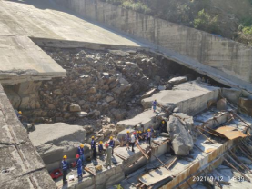 某水電(diàn)站因泄洪造成严重损失